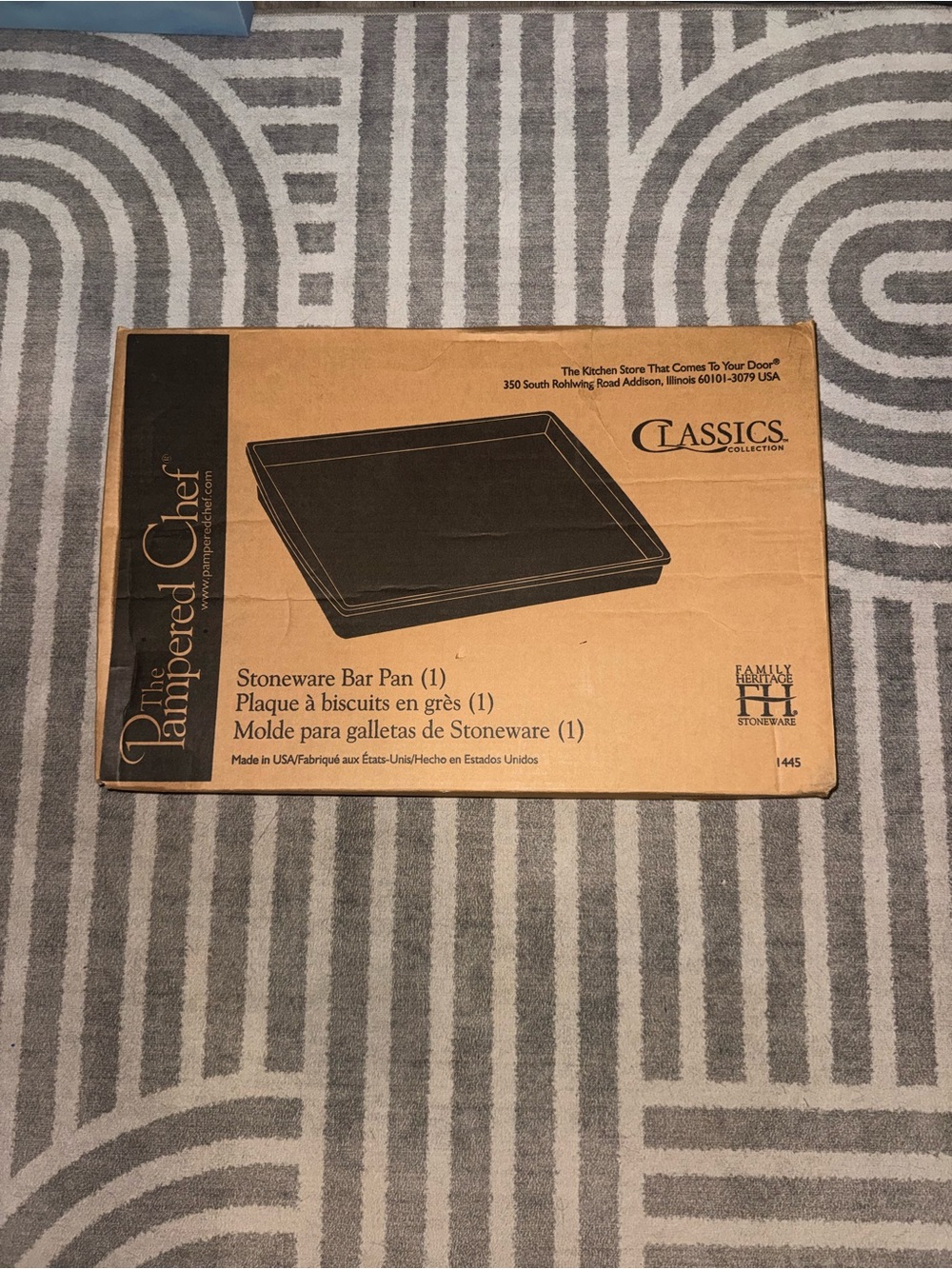 The Pampered Chef Brown Stoneware Bar Pan in Branded Box